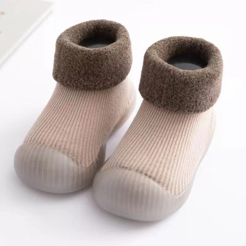 Baby walking shoes in autumn and winter with plush and thickened soft soles, non slip, pure cotton floor socks for both boys and girls to keep warm