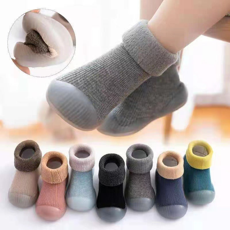 Baby walking shoes in autumn and winter with plush and thickened soft soles, non slip, pure cotton floor socks for both boys and girls to keep warm