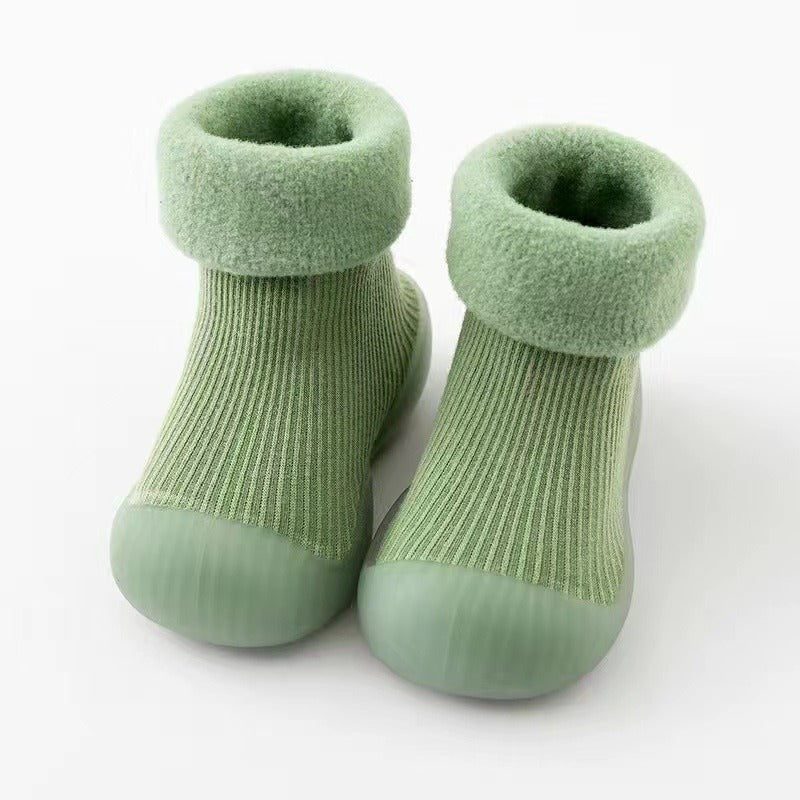 Baby walking shoes in autumn and winter with plush and thickened soft soles, non slip, pure cotton floor socks for both boys and girls to keep warm