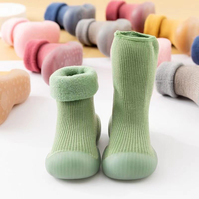 Baby walking shoes in autumn and winter with plush and thickened soft soles, non slip, pure cotton floor socks for both boys and girls to keep warm