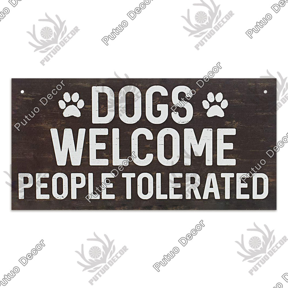 "Charming Wooden Dog Signs: Enhance Your Dog House or Kennel with Decorative Pet Friendship Plaques"